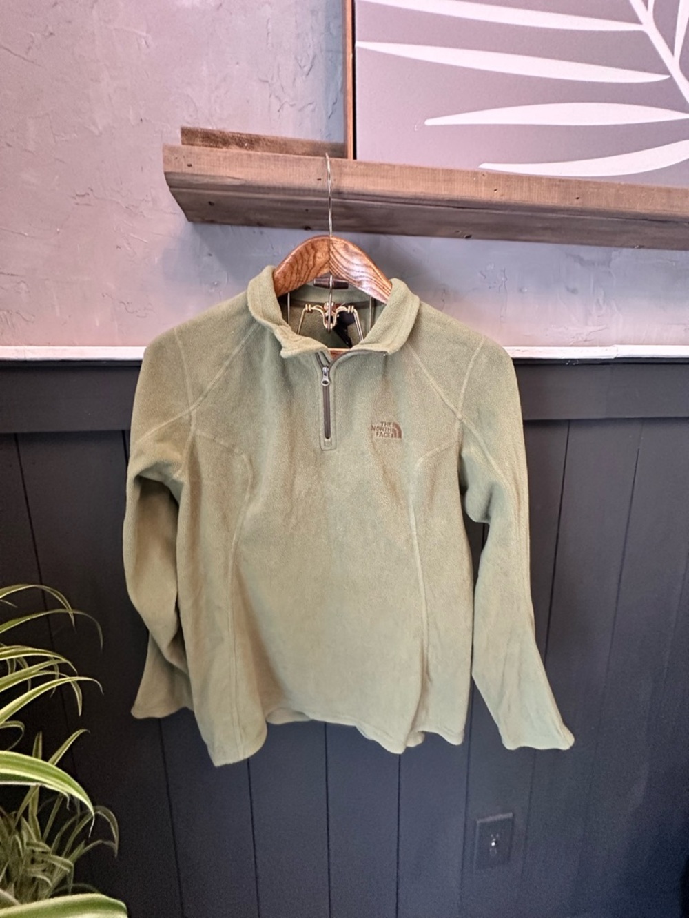The North Face Women's Sage Green Half-Zip Fleece Top size L